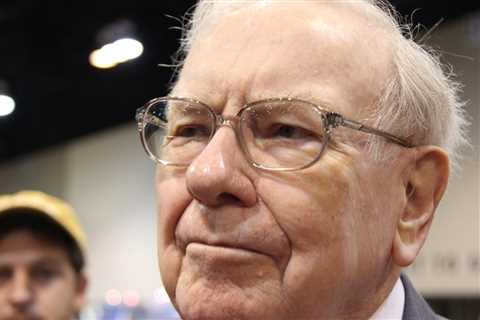Warren Buffett Sells 75% of Apple Stake for New Investment